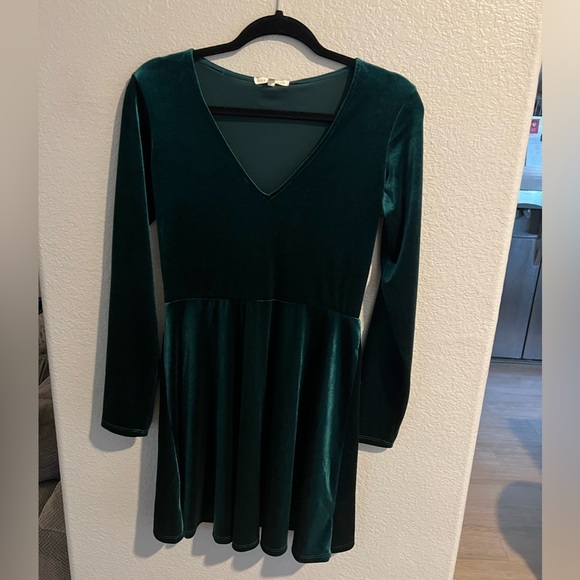 Emerald Green Velvet Dress - Picture 1 of 4
